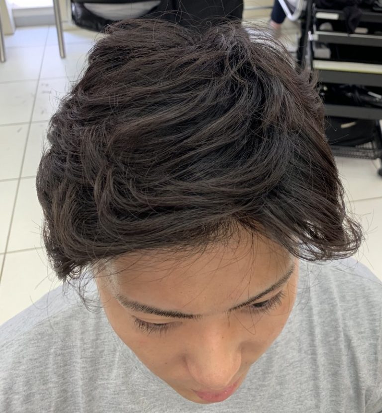 パーマで分け目を変えるだけで、印象がガラッと変わります！ HIROO SALON BLOG TONI&amp;GUY HAIRDRESSING